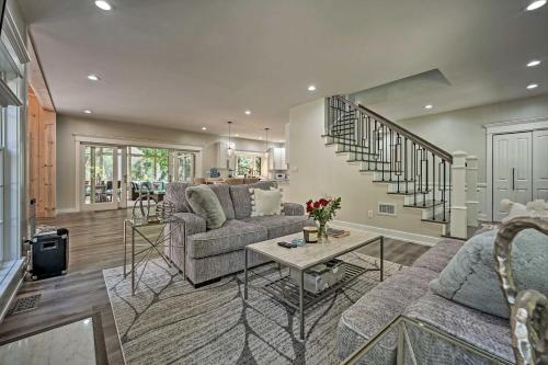 Luxury Family Home with Deck, Swim Spa and Grill! in New Buffalo, USA