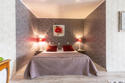 1 queen bed, 2 twin beds