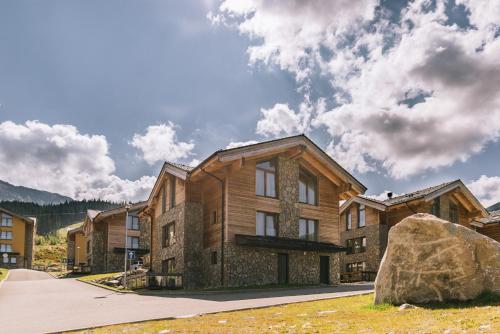 Apartment with Mountain View