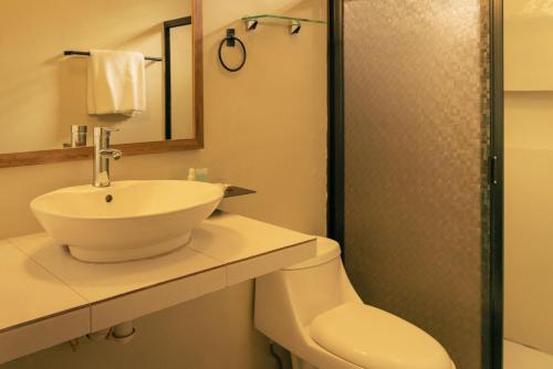 Bathroom, VO´E in Barrio de Fatima