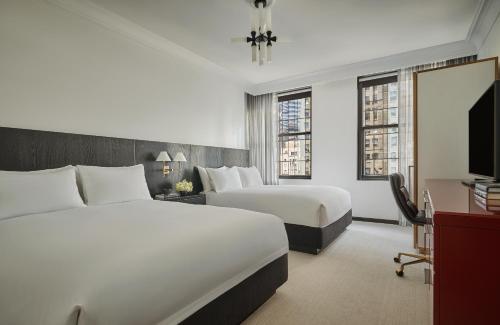 Queen Queen Guestroom image 6