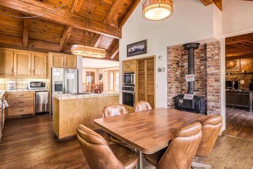 Skyland Retreat - Max nighttime occupancy of 8 in Skyland
