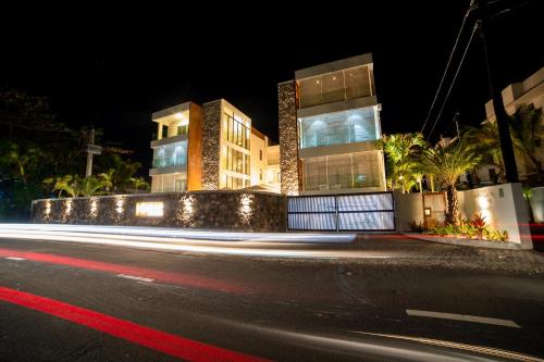 ONE BAY RESIDENCE - Tap to explore photos