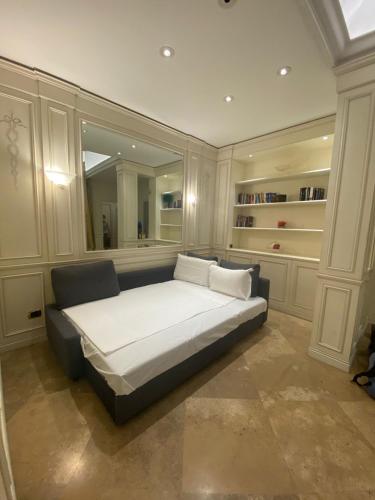 Spagna luxury suite Roma - image 2