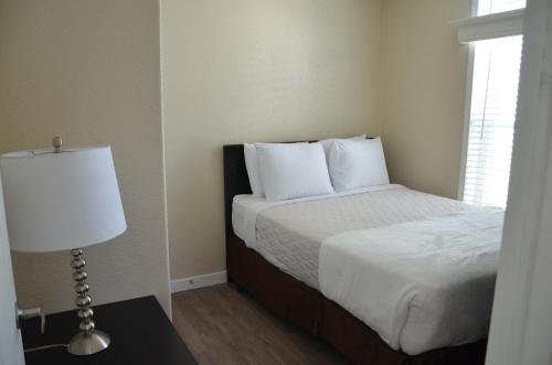 Sun Valley North Hollywood 30 Days Stays - image 2