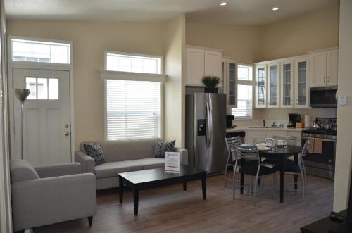 Sun Valley North Hollywood 30 Days Stays - main image