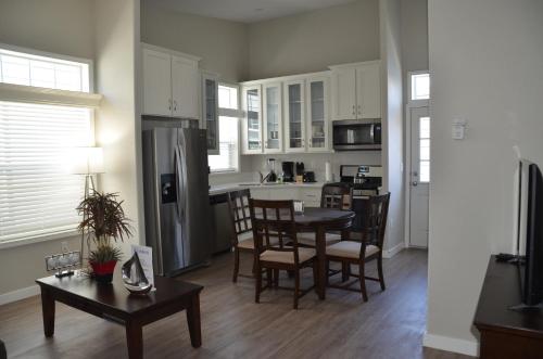 Sun Valley North Hollywood 30 Days Stays - image 10