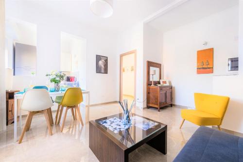 Hostly - ColorHome Pisa Midtown - Unique 3 Rooms with 3 Private Bathrooms, Piza (zdjęcie 7)