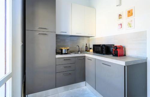 Hostly - ColorHome Pisa Midtown - Unique 3 Rooms with 3 Private Bathrooms, Piza (zdjęcie 9)