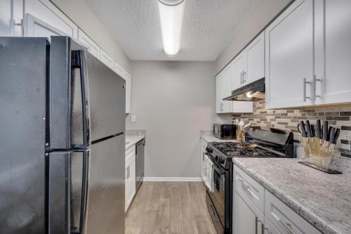 The Golden Stay - Relaxing Comfortable Condo in Sandy Springs! condo