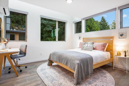 Alki Beach Escape Romantic Waterfront Getaway for 2 - image 5