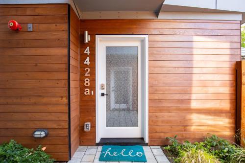 Rooftop Patio with Waterview Private Garden & Grill 3BR 3BA - image 2