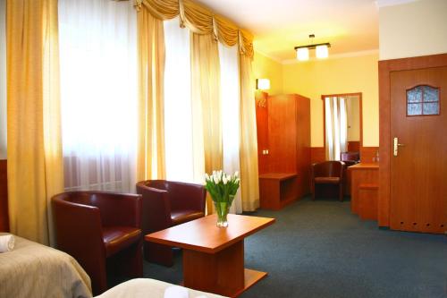 3 twin beds
