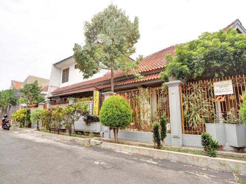 SPOT ON 90539 Taman Borobudur Guest House Syariah