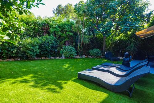 Beach Apartment Garden Vinyet by Hello Homes Sitges - image 2