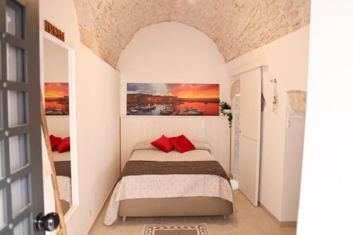 Guestroom, Room 20 - Piccola Camera in pietra bianca in Giovinazzo
