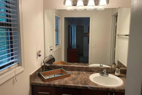 TOWNHOUSE HOME AWAY FROM HOME ~ ATLANTA GA
