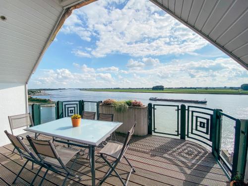 شرفة/ تراس, Rheinloft 3 - Große Giebelwohnung mit Dachterrassen an der Rheinpromenade in Emmerich am Rhein