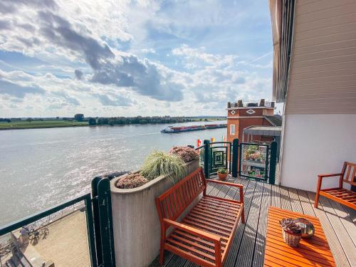 شرفة/ تراس, Rheinloft 3 - Große Giebelwohnung mit Dachterrassen an der Rheinpromenade in Emmerich am Rhein
