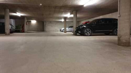321825973 Après Post Hotel