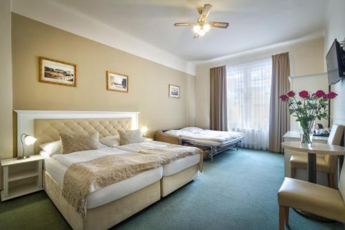 Standard Family Room image 6