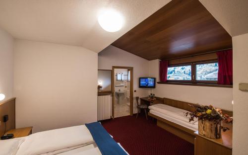 Hotel Miravalle Room Type - Comfort Triple Room