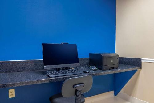Comfort Suites Savannah North - image 14
