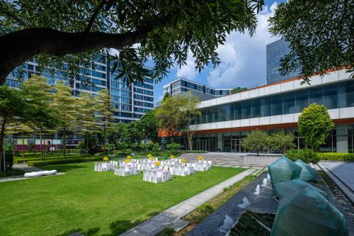 321831424 Crowne Plaza Guangzhou Huadu by IHG - Free Shuttle bus between hotel to Exhibition Center During Canton Fair