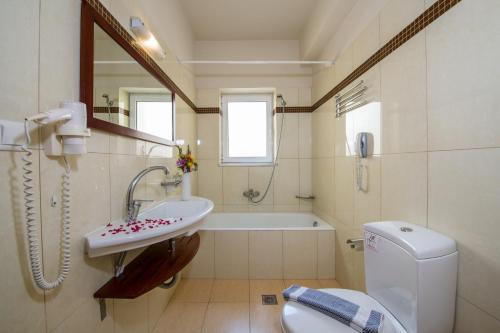 Toxo Hotel - image 6