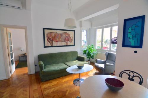  Bauhaus building with green roof top terrace - EP16 in Athen
