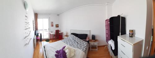  Habitación con baño y terraza privada grande y luminosa in 08203 Sabadell