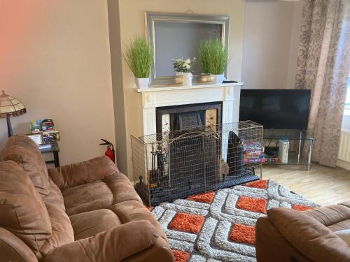 . Enniskillen House (6 person house)