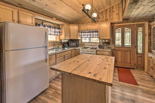 Arkdale Studio Cabin with On-Site ATV Trails! in מרשפילד(דבליו אי)