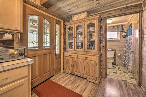 Arkdale Studio Cabin with On-Site ATV Trails! in מרשפילד(דבליו אי)