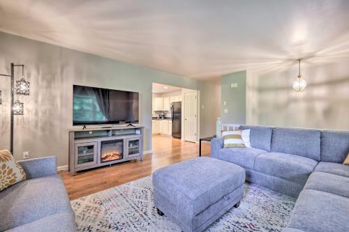 Stroudsburg Hideout in Poconos with Private Hot Tub! in Stroudsburg, USA
