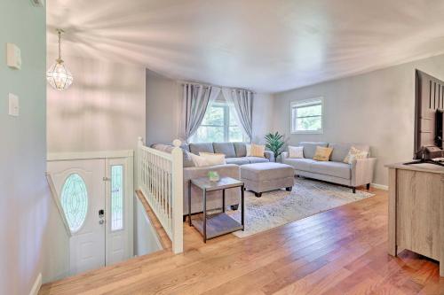 Hot Tub and Yard Stroudsburg Home in Poconos in Easton (Pennsylvania)