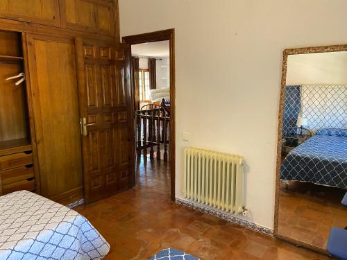 Dos chalets + 3 salones + calefaccion + chimeneas (max 21 personas)