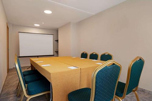 Ramada by Wyndham Valencia Almussafes - image 13