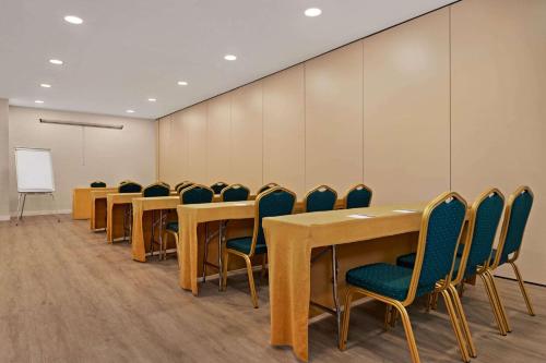 Ramada by Wyndham Valencia Almussafes - image 10