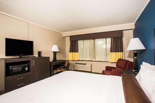 Baymont by Wyndham Appleton - image 8
