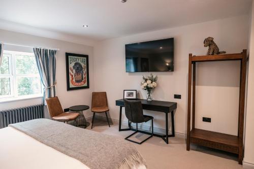 321879206 South Causey Inn