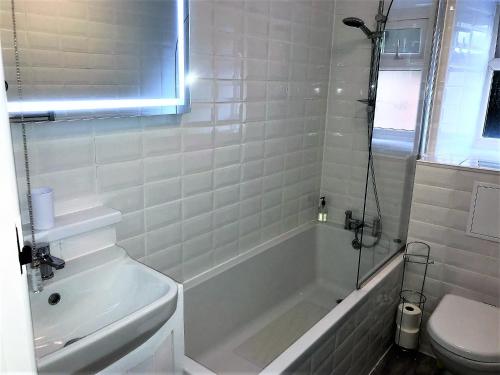 Cotswold Merrymouth Inn - image 12