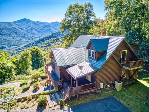 Luxury Log Cabin Heart of Maggie Valley!