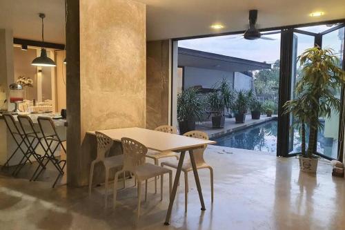 The Hidden Valley 5 bedrooms private pool villa in Kajang Moslim only