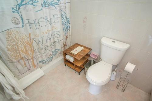 3 bedroom apt just 4 min from the beach