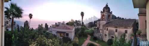 The Dolphins Guest House 3