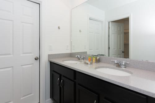 Fantastic Six Bedrooms House with Pool and Game Room at Solara Resort (8933)