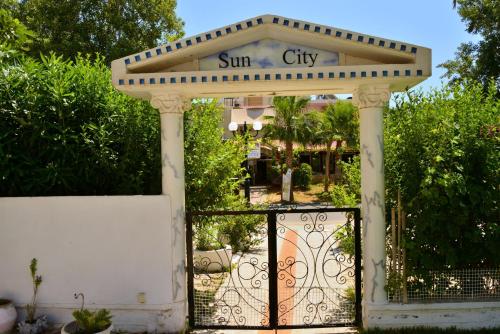 Sun City - image 5