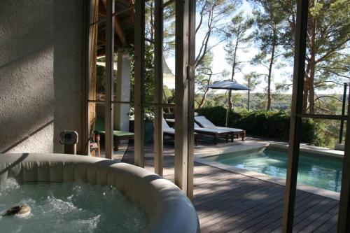 Package studio + créneau en jacuzzi privatif gîte à louer Les Bons Fils