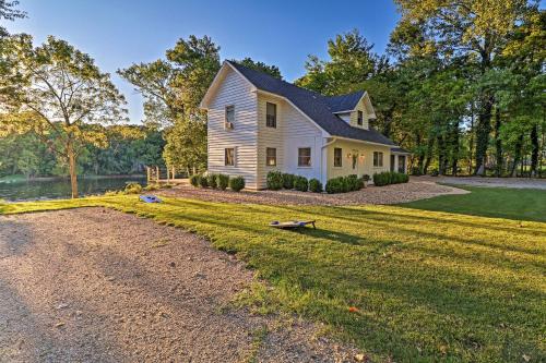 Riverside Hide-A-Way with Patio BBQ Fishing Pier - image 12